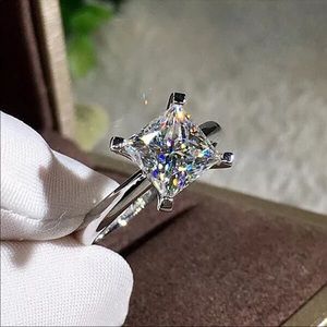 ANNE ♡ Luxury Crystal Ring GIFT